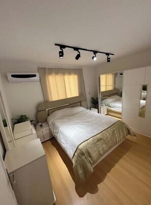 3 bedrooms, iron/ironing board, internet, bed sheets