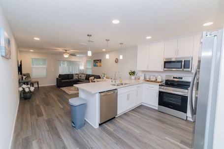 Microwave, oven, stovetop, dishwasher. Fenced Haven Between Jax Airport & Ocean Beach
