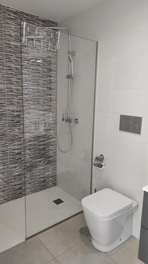Douche, serviettes fournies