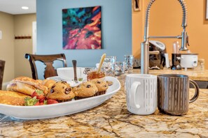 Dining - Cozy Cabin with Amazing Long-Range View (Ellijay)