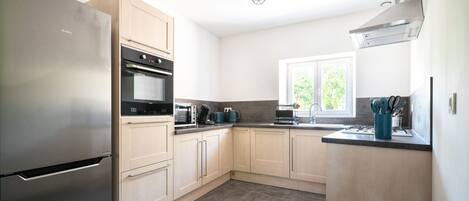 Réfrigérateur, micro-ondes, four, lave-vaisselle