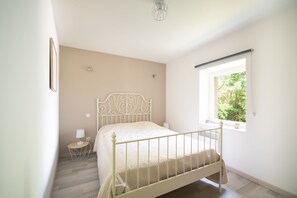 2 bedrooms, bed sheets