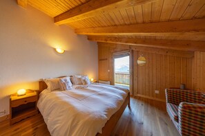 6 bedrooms, free WiFi, bed sheets