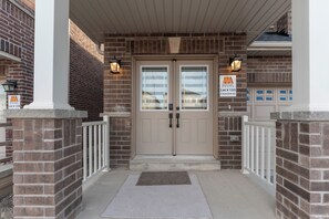 Exterior detail - 100% Private and Spotless ~Fresh Linens ~New House (Thorold)