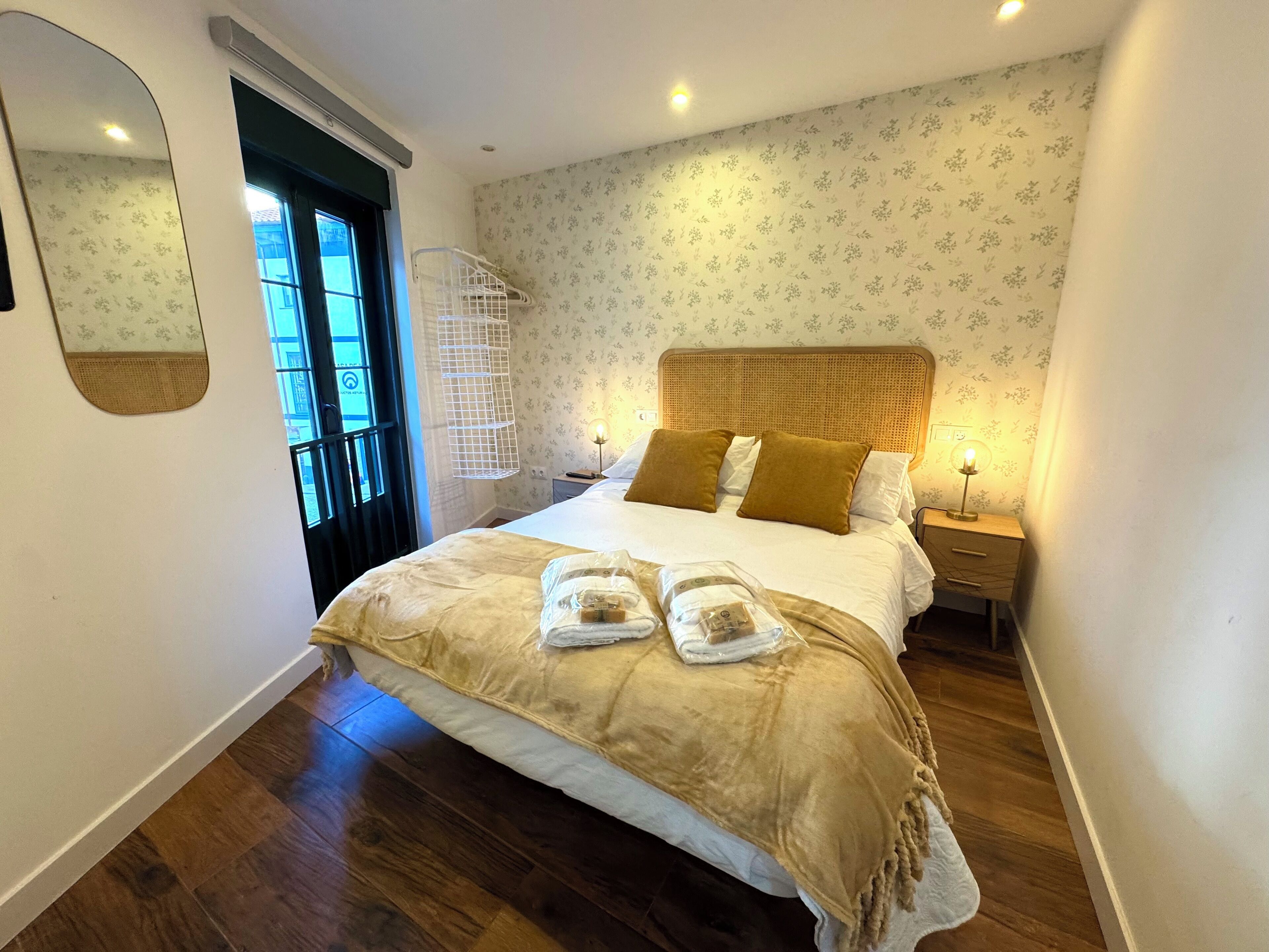 2 slaapkamers, een strijkplank/strijkijzer, reisbedje, gratis wifi