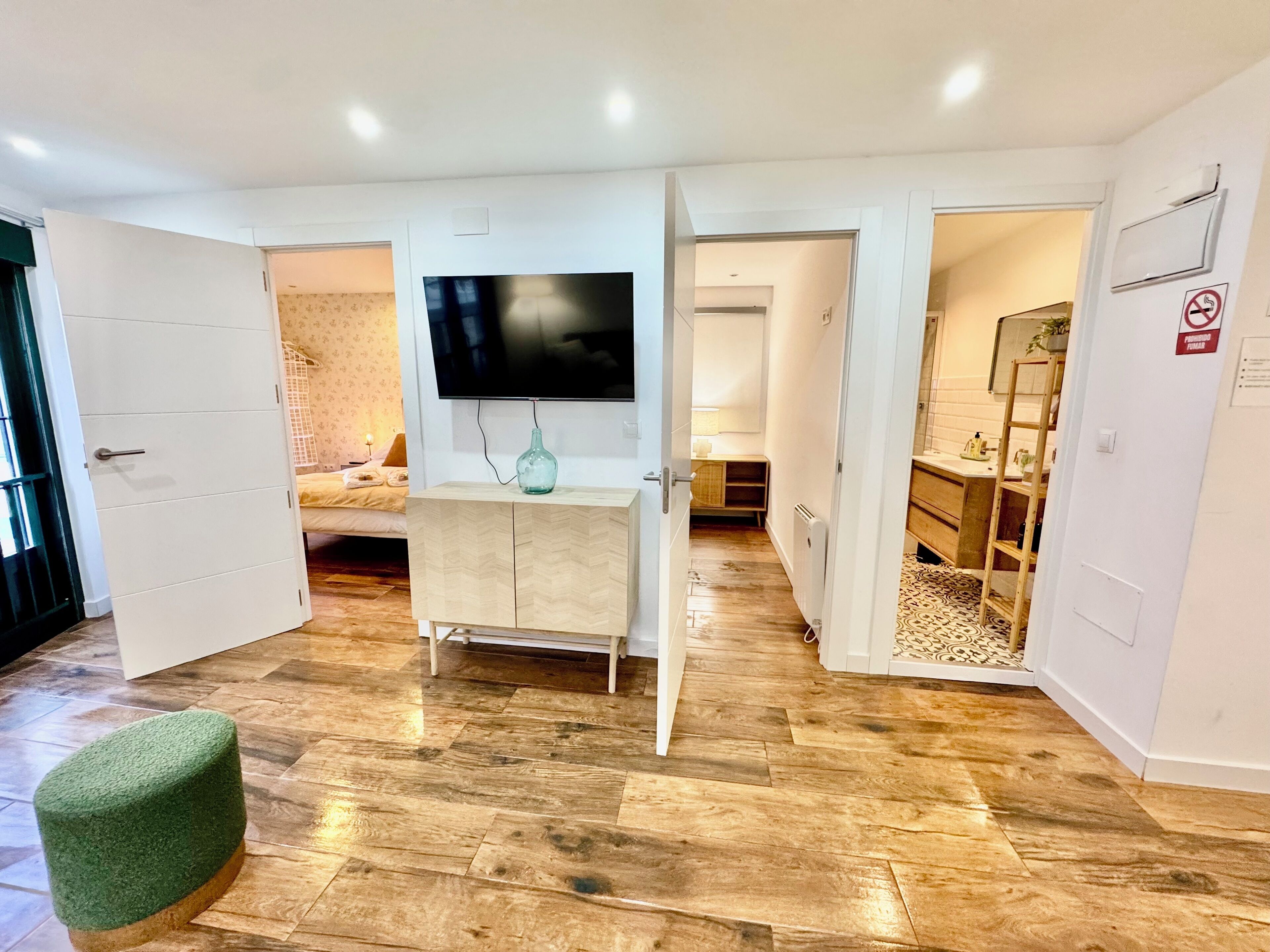 2 chambres, fer et planche à repasser, lit parapluie, Wi-Fi gratuit