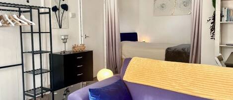 1 soverom, skrivebord, strykejern/-brett og wi-fi (inkludert)