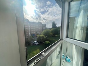 Interior - Sunny Large Studio Next to Clapham, 2 mins walk from Stockwell Station (London)