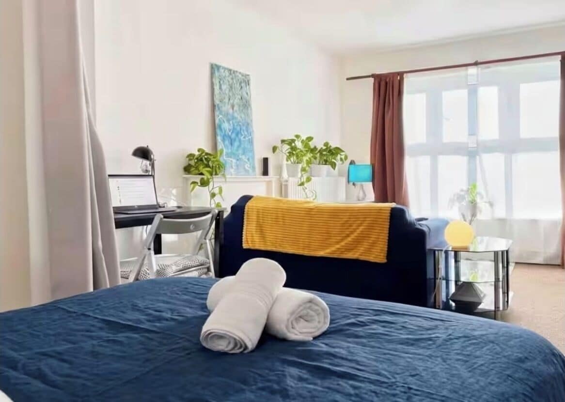 1 habitación, escritorio, tabla de planchar con plancha y wifi gratis 