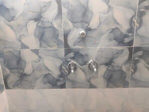 Shower, towels, soap - Saraswat Niwas (Udaipur)