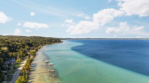 Ubicación a pie de playa y tumbonas