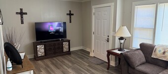 Lovely 3-bedroom farmhouse with AC in Starkville within 15 minutes of MSU.