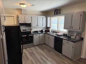 Mikrowelle, Ofen, Herdplatte, Geschirrspüler