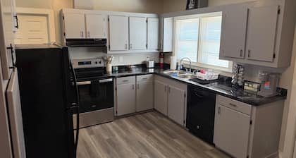 Lovely 3-bedroom farmhouse with AC in Starkville within 15 minutes of MSU.