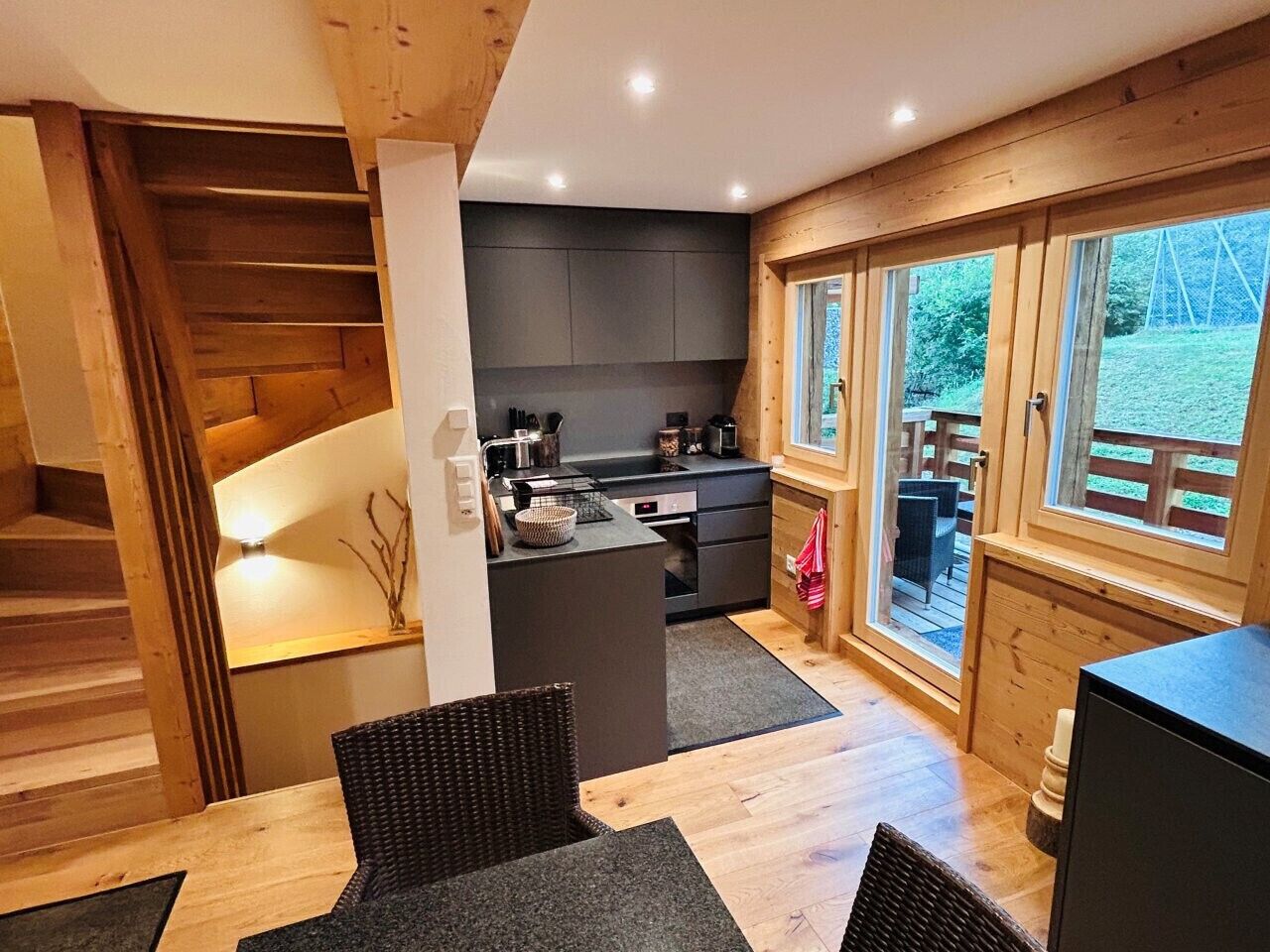 Réfrigérateur, four, lave-vaisselle, cafetière/bouilloire