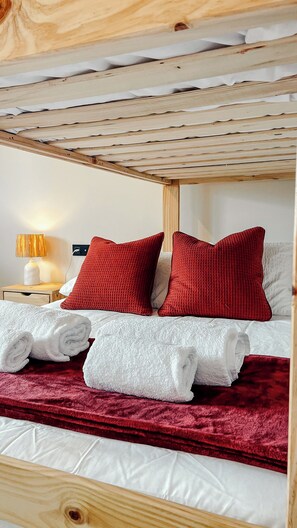 2 habitaciones, tabla de planchar con plancha, internet y ropa de cama 