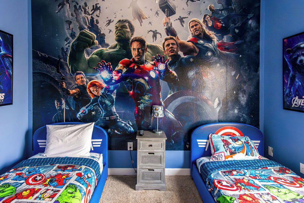 5 soverom, skrivebord, strykejern/-brett og reiseseng for barn