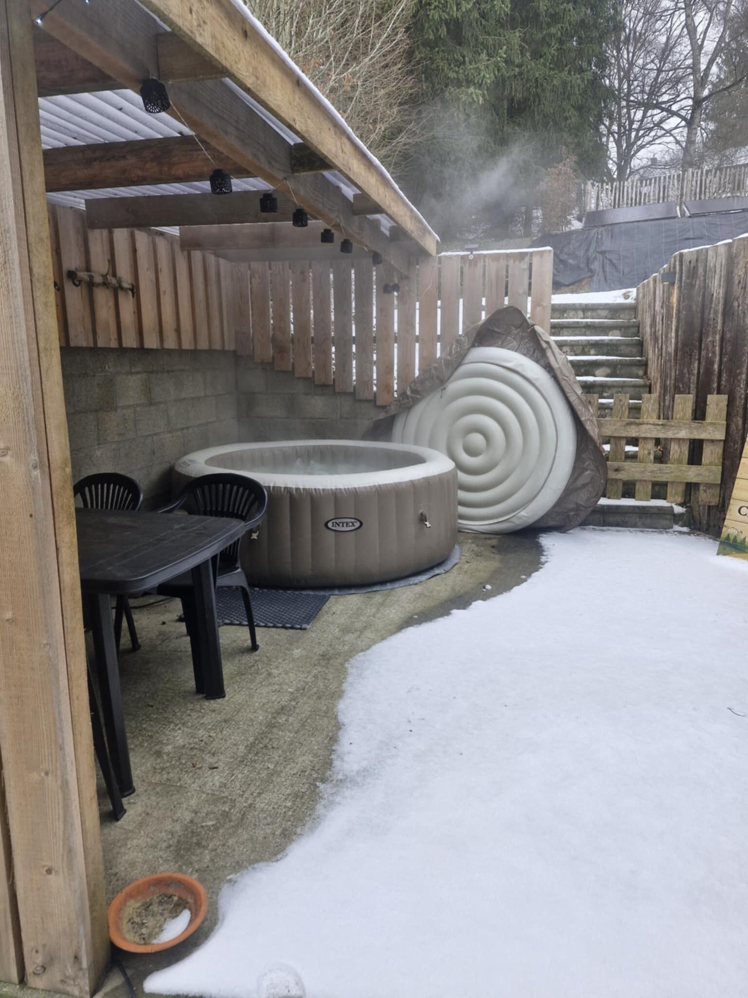 Outdoor spa tub