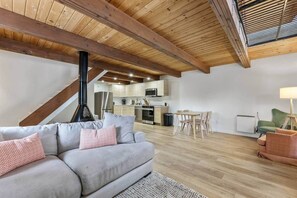 Télévision, cheminée