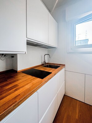 Fridge, stovetop, coffee/tea maker, cookware/dishes/utensils