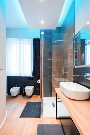 Dusch, hårtork och bidé