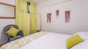 2 bedrooms, bed sheets