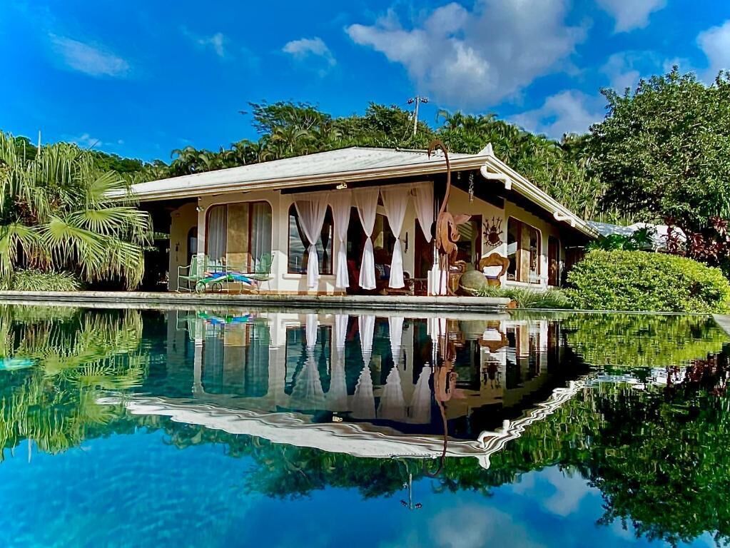 Villa, 4 chambres, piscine privée, vue montagne | Bureau, rideaux occultants, fer et planche à repasser, Wi-Fi gratuit