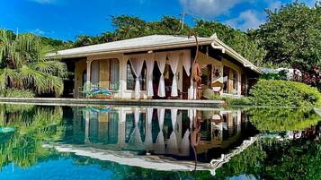 Villa, 4 chambres, piscine privée, vue montagne | Bureau, rideaux occultants, fer et planche à repasser, Wi-Fi gratuit