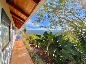 Studio Suite, Kitchen, Mountain View | Meja, langsir/tirai gelap terus, seterika/papan seterika, Wi-fi percuma