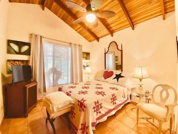 Villa, 4 Bedrooms, Private Pool, Mountain View | Meja, langsir/tirai gelap terus, seterika/papan seterika, Wi-fi percuma