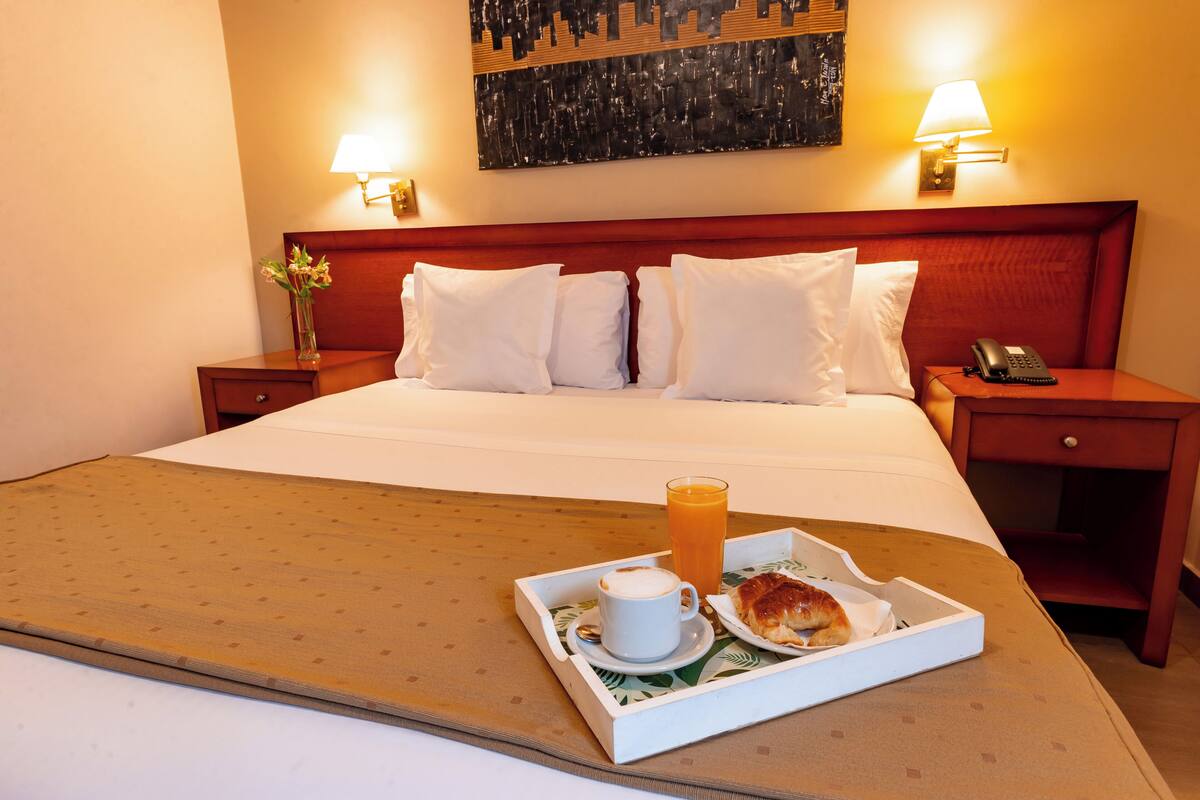 Confort Matrimonial | In-room safe, free WiFi, bed sheets
