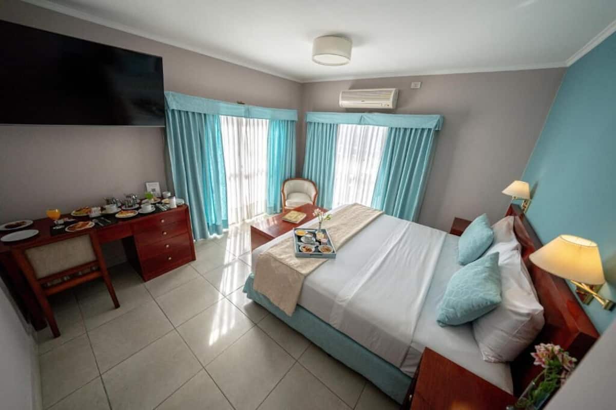 Confort Matrimonial | In-room safe, laptop workspace, free WiFi