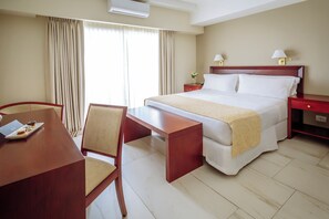 Junior Suite | Coffre-fort, accès au Wi-Fi (inclus), literie fournie