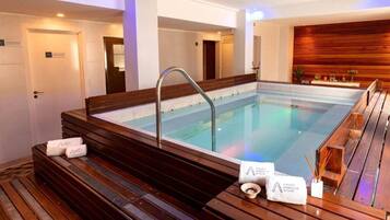 Sauna, tina de hidromasaje, baño de vapor y 1 sala de tratamiento