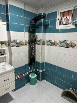 Shower, towels, soap, toilet paper - Évasion Marine Beach and Manege 5 min away (Mostaganem)