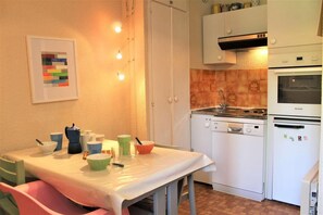 Coffee/tea maker, fridge, oven, dishwasher - 10m from resort center, 3rd floor, tv, ski locker, 18m², Vars (Vars)