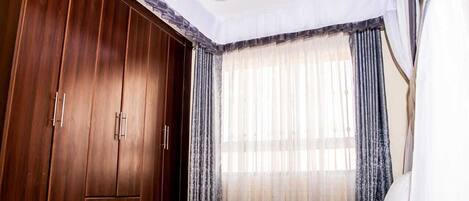 3 quartos, ferros/tábuas de passar roupa, Wi-Fi, roupa de cama