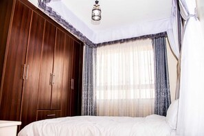 3 bedrooms, iron/ironing board, WiFi, bed sheets