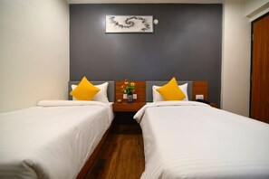 Superior Twin Room | Desk, laptop workspace, free WiFi