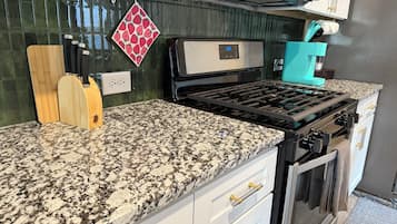 Microonde, forno, piano cottura, lavastoviglie