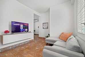 TV - The House of Romeo | Stylish Two-Bedroom Escape (San Juan)