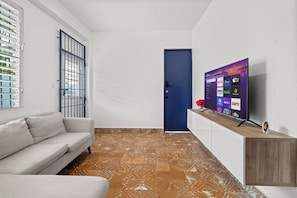 TV - The House of Romeo | Stylish Two-Bedroom Escape (San Juan)