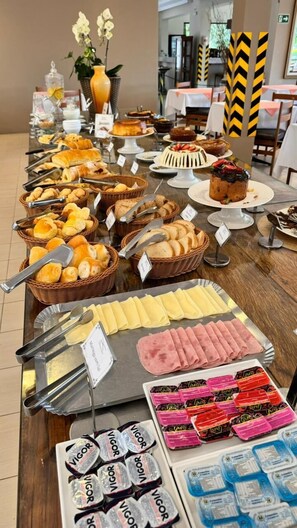 Tägliches inbegriffenes Frühstücksbuffet