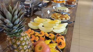 Café da manhã com buffet grátis todos os dias