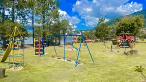 Área de juegos infantiles al aire libre