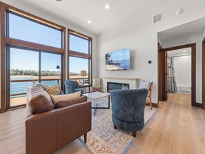 Televisión, chimenea