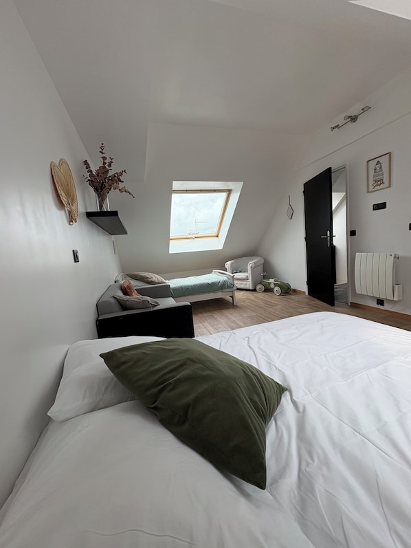 1 bedroom, WiFi, bed sheets