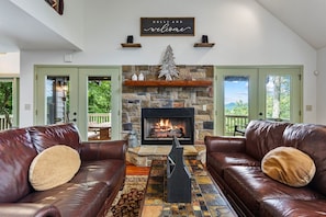 Smart TV, chimenea y estéreo