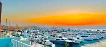 Honeymoon Sea View Apartment in New Marina Hurghada