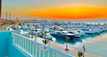 Honeymoon Sea View Apartment in New Marina Hurghada